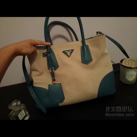 Prada tote [100% authentic ] - Picture 2 of 3